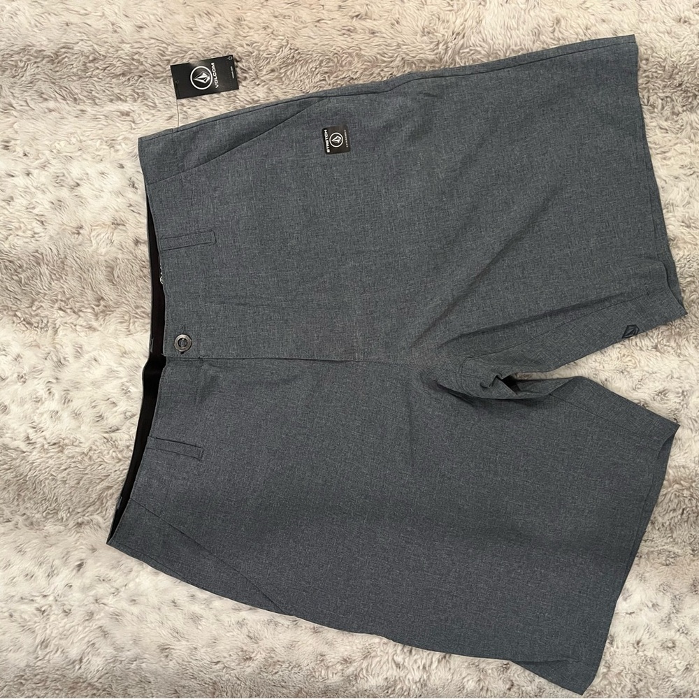 Men's Volcom shorts